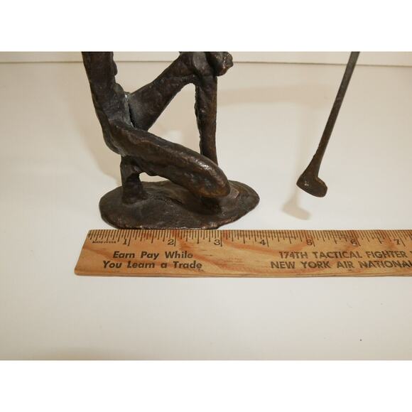 Vintage Bronze Golfer Lining Up Putt Decorative Figurine - Picture 10 of 10